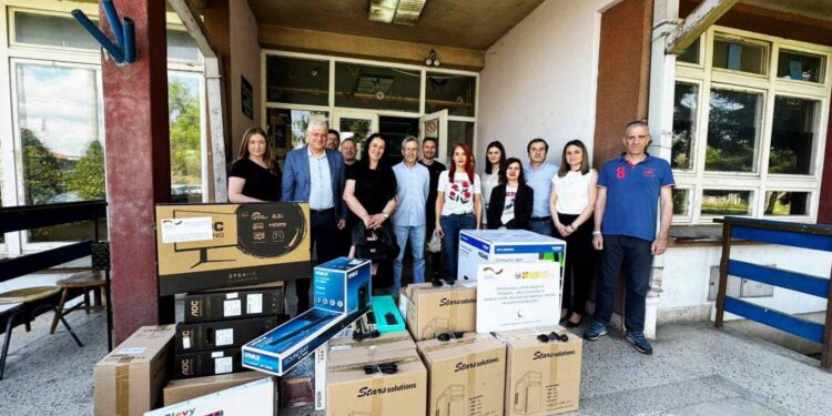Isporučena oprema udruženjima osoba sa invaliditetom i Školi „11. oktobar“, nabavljena u okviru projekta „Osnaženi“