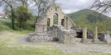 Krali ikone iz manastira i nuždom uprljali ostatke hrama