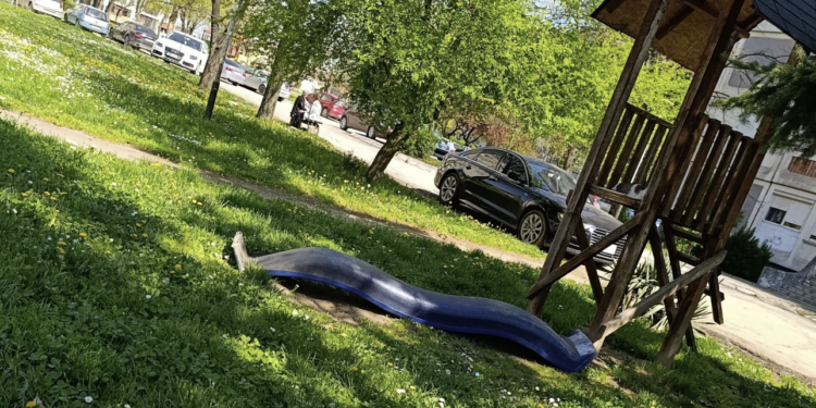 Vandalizam u Dubočici: Oštećen dečji tobogan, građani traže kamere i reakciju policije