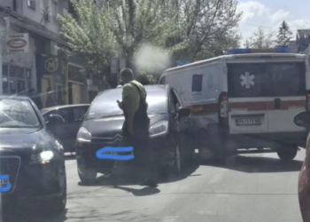 Sudar saniteta i automobila u centru grada