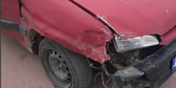 Udario ženu, pobegao, pa se vratio: Vozač bez dozvole i pod dejstvom alkohola izazvao udes u Leskovcu