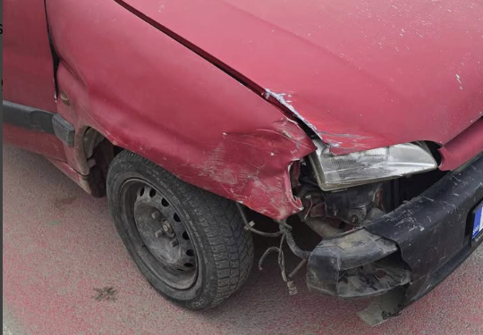 Udario ženu, pobegao, pa se vratio: Vozač bez dozvole i pod dejstvom alkohola izazvao udes u Leskovcu