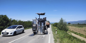 U toku asfaltiranje deonice starog auto-puta između Pečenjevca i Leskovca