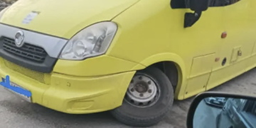 Autobusu u vožnji ispao točak