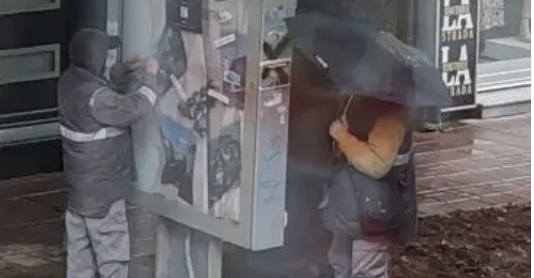 Uklanjaju nalepnice „Studenti pobeđuju“ po kiši: Kome smetaju poruke?