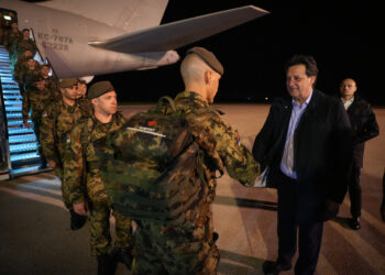 Srpski mirovnjaci stigli iz Libana: Gašić ih dočekao u Nišu