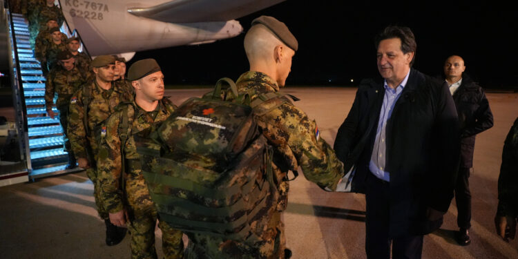 Srpski mirovnjaci stigli iz Libana: Gašić ih dočekao u Nišu