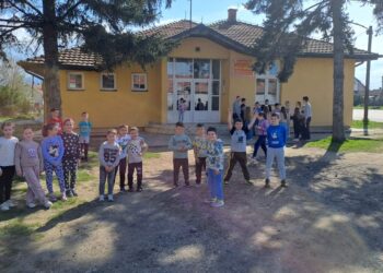 „Tihi ubica“ u školskoj klupi: Tim 42 pokreće akciju za čist vazduh u školi u Donjoj Jajini