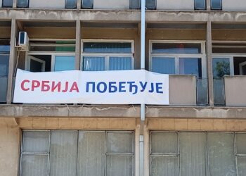 Spirićeva o transparentu na Osmospratnici: „U kom smo to sukobu pa Srbija treba da pobeđuje?“
