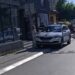 Sudar skutera i automobila kod škole u centru Leskovcu, jedna osoba povređena