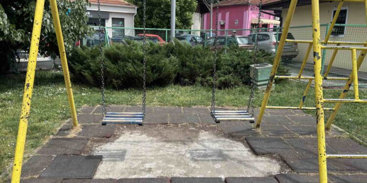 Čiji je naš „Žuti park“ u centru Leskovca: Kad neće niko, urediće ga roditelji dece iz vrtića „1001 radost“