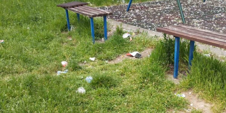 Akcija „Zavrni rukave“ stiže u Leskovac: Akcija čišćenja igrališta kod Vidik restorana