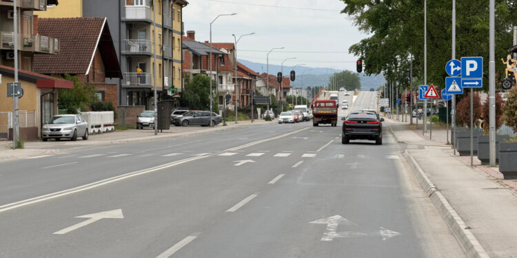 Konačno uvažen apel vozača za izmenu saobraćajne signalizacije na Bulevaru kod Rakićeve kafane