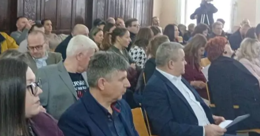 Zbog uvreda gradonačelnika i SNS odbornika opozicija napustila sednicu – Okidač bila parola: Studenti pobeđuju!