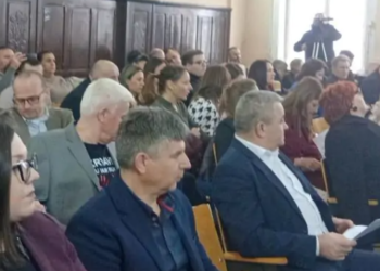 Zbog uvreda gradonačelnika i SNS odbornika opozicija napustila sednicu – Okidač bila parola: Studenti pobeđuju!