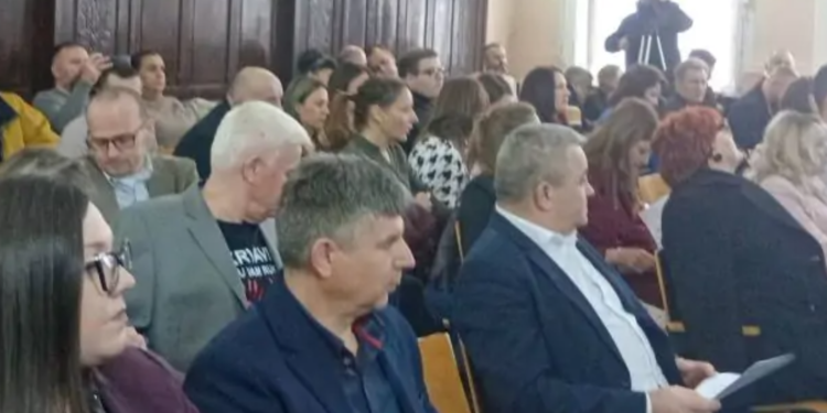 Zbog uvreda gradonačelnika i SNS odbornika opozicija napustila sednicu – Okidač bila parola: Studenti pobeđuju!