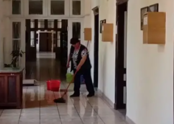 Nevreme napravilo haos u Gradskoj kući: Krov prokišnjava, voda se sliva hodnicima