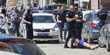 Tuča i pucnjava u centru Prokuplja: muškarac pogođen u glavu, napadač u bekstvu