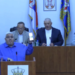Burna rasprava u Skupštini Leskovca zbog transparenta „Srbija pobeđuje“ na Osmospratnici
