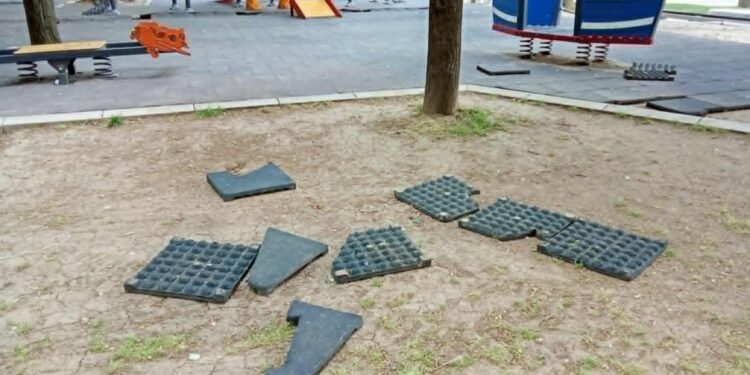 Ko uništava dečje igralište u centru Leskovca?