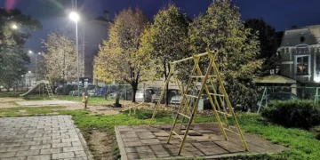Čiji je naš „Žuti park“ u centru Leskovca: Kad neće niko, urediće ga roditelji dece iz vrtića „1001 radost“