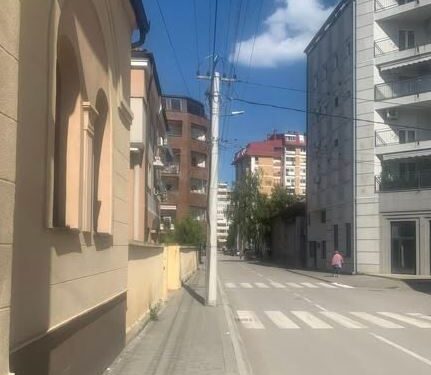 Zamenjena kriva bandera kod škole „Josif Kostić“ u Leskovcu, ali posle 11 meseci od prijave