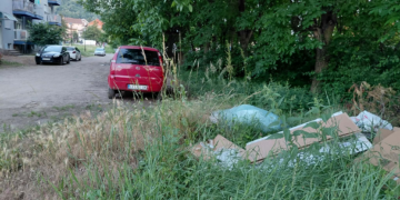 Izbacio gomilu smeća u Prolomskoj ulici pa vređao građane koji su ga opomenuli