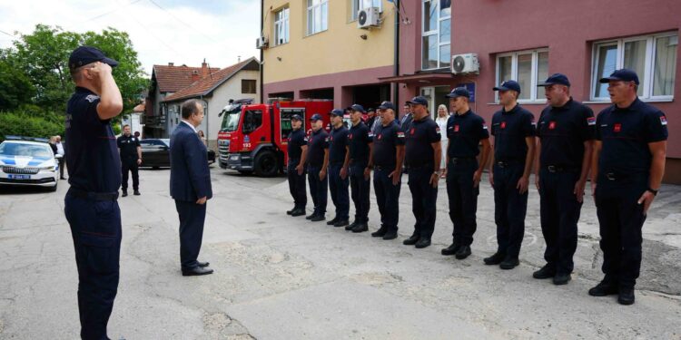 Dačić najavio: Jedan helikopter u Nišu, u Žitorađi vatrogasna jedinica