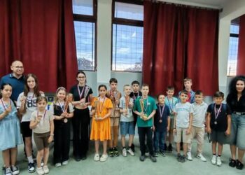„Kadetski trofej Leskovca“ okupio 41 mladog šahistu: Pobednici iz Niša i Leskovca