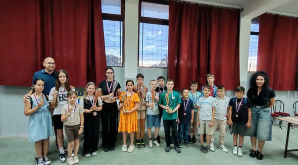 „Kadetski trofej Leskovca“ okupio 41 mladog šahistu: Pobednici iz Niša i Leskovca