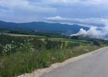 Danima gori deponija u Međuhani, požar se proširio i van nje