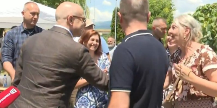Najavljivali Vučića i vola na ražnju, u Pertate stigao Vučević