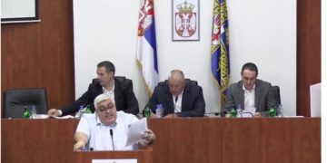 Zdravković najavio prijavu Upravnom sudu protiv predsedavajućih u lokalnom parlamentu