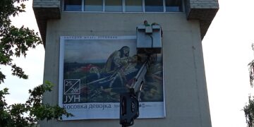 Sve je spremno za „dolazak“ jedne od najčuvenijih srpskih slika: Kosovka devojka sutra stiže u Leskovac