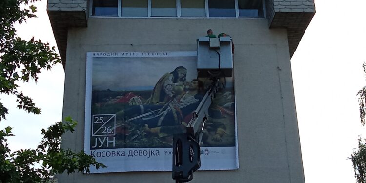 Sve je spremno za „dolazak“ jedne od najčuvenijih srpskih slika: Kosovka devojka sutra stiže u Leskovac