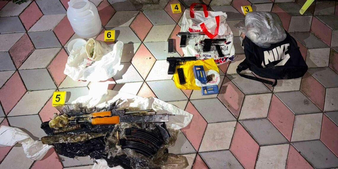 Zbog droge, oružja i preprodaje automobila, uhapšena trojica muškaraca