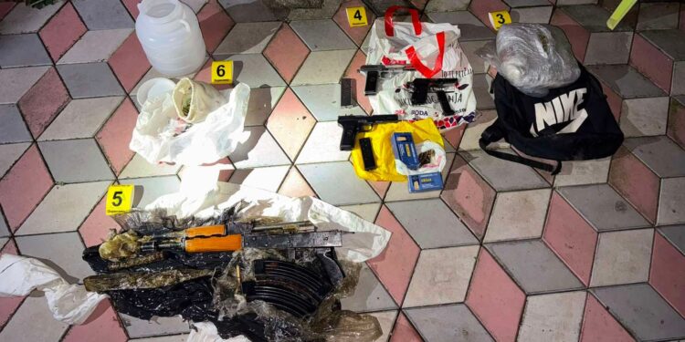 Zbog droge, oružja i preprodaje automobila, uhapšena trojica muškaraca