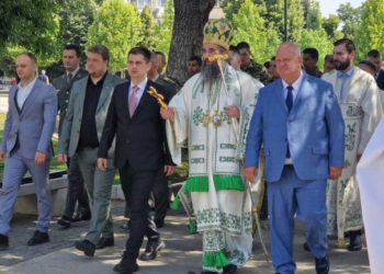 Leskovac obeležio gradsku slavu Svetu Trojicu litijom i sečenjem slavskog kolača