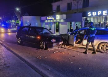 Pijan se vraćao sa SNS skupa pa izazvao udes u Bošnjacu: Povređeni dvadesetogodišnja devojka i maloletni mladić
