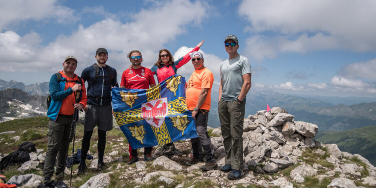 Zastava Leskovca zavijorila se na najvišem vrhu Crne Gore: Planinari „Dubočice“ osvojili Zlu Kolatu