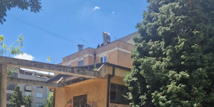 Žena pronađena mrtva u iznajmljenom stanu u centru Leskovca