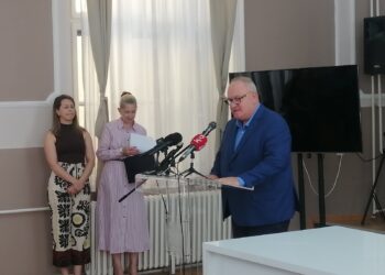 Cvetanović kaže da mediji treba da služe javnom interesu, a najveća sredstva iz Leskovca otišla njemu podobnima