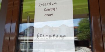 Na vratima lokala koji je inspekcija navodno zatvorila zbog trovanja dece piše: „Renoviranje i godišnji odmor“