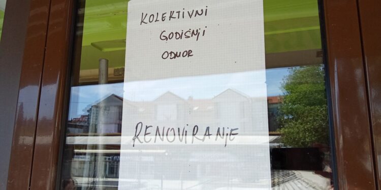 Na vratima lokala koji je inspekcija navodno zatvorila zbog trovanja dece piše: „Renoviranje i godišnji odmor“