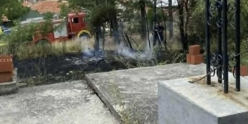 Varnice sa strujnih vodova izazvale požar u crkvenom dvorištu