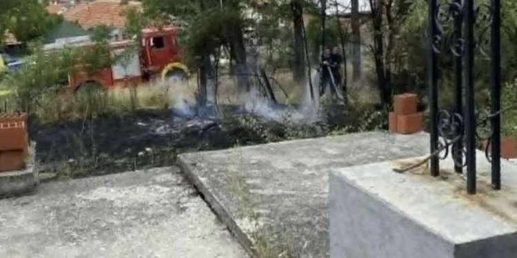 Varnice sa strujnih vodova izazvale požar u crkvenom dvorištu