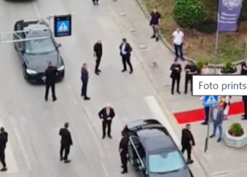 Duge cevi, političke poruke i podrška „Dolini“ bez srpskih obeležja: Kako je protekla poseta predsednika Albanije Bujanovcu