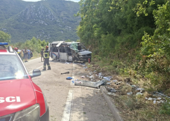 Nišlijka (21) poginula u prevrtanju mini-busa dok su se vraćali sa Ostroga, 16 osoba povređeno