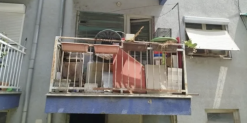 Stanari zgrade u Leskovcu mole za pomoć: „Živimo pored stana punog smeća i fekalija, ne možemo da otvorimo prozore od smrada!“