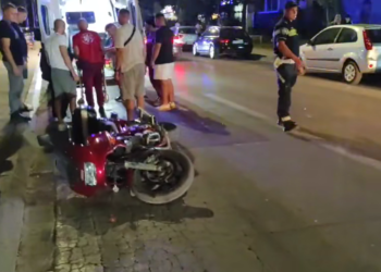 Motociklista povređen u Radničkoj ulici, vozač „Punta“ pobegao nakon sudara
